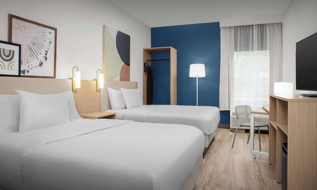 Tampa Hotel | Spark by Hilton Tampa Brandon