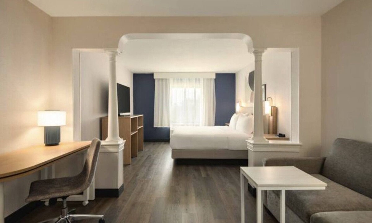 Woburn Hotel | Spark by Hilton Woburn Boston