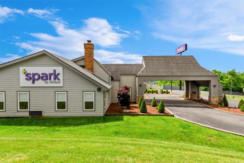Wytheville Hotel | Spark by Hilton Wytheville Holston Rd I 81
