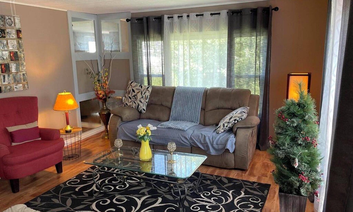 New Victoria House | Sparkling 3 bdrm home a few minutes from beach & lighthouse