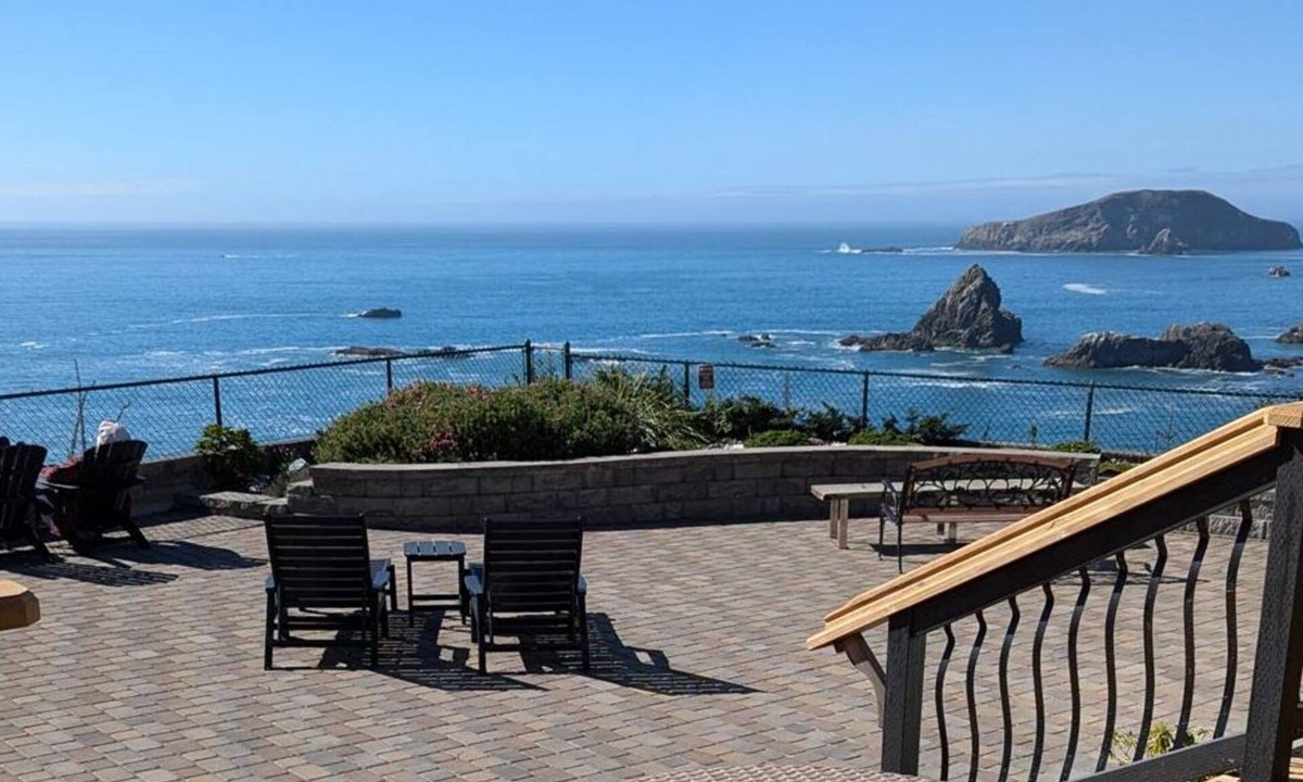 Brookings House | Sparkling Clean, Private & Quiet! Amazing Ocean Views [3]