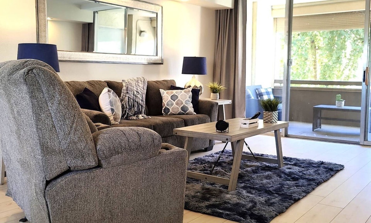 South Scottsdale Condo | Sparkling Pool*Corner Unit*Walk Everywhere*