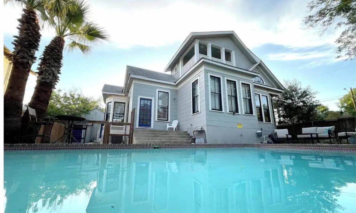 Midtown House | Sparkling pool Historic 6-BR Oasis Near Downtown