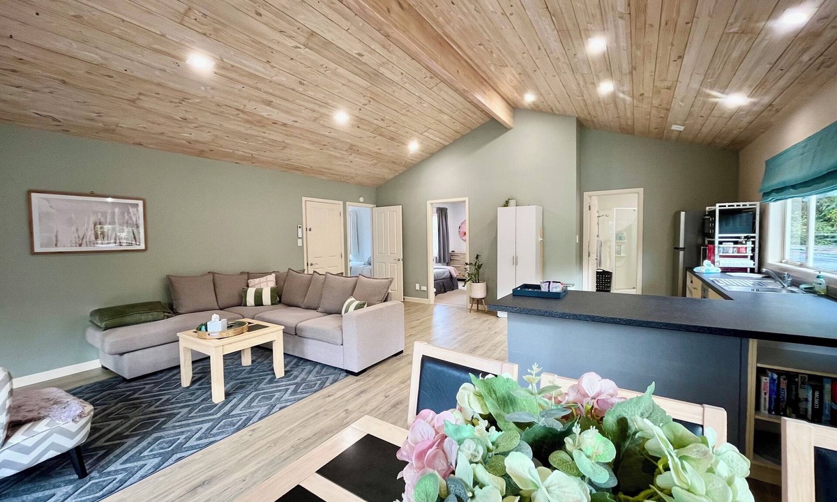 Aongatete Apartment | Sparrows Nest Guesthouse - nestled in the middle of an avocado orchard.