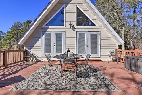 Milledgeville House | Sparta Lake Home w/Deck & Boating Access!