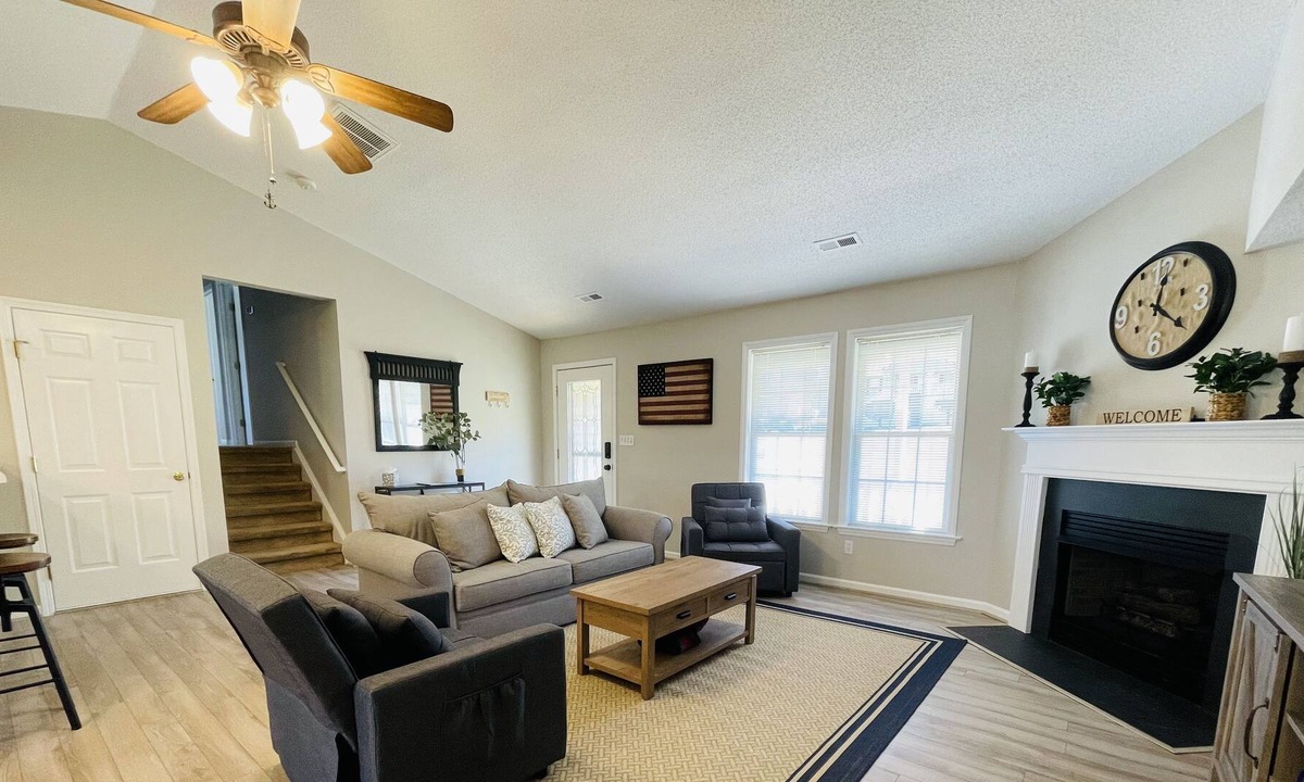 Southmont House | Spartan Lake Front Escape