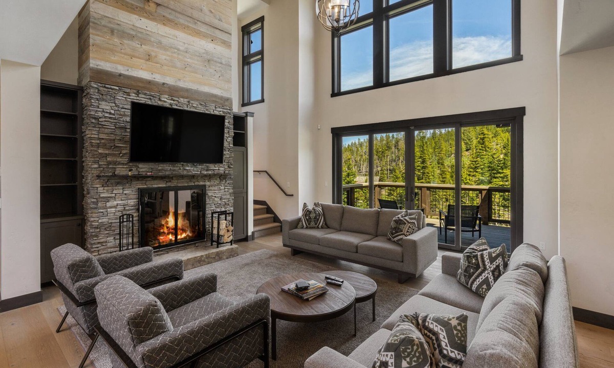 Spanish Peaks House | SPC Ski-In/Ski-Out | Hot Tub, Fireplace + Views!