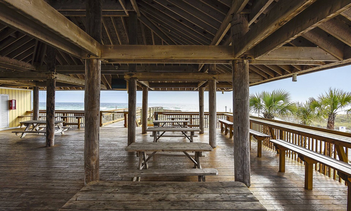 Holiday Isle Condo | SPC8121 - Studio with Murphy Bed - sleeps 4 by RedAwning