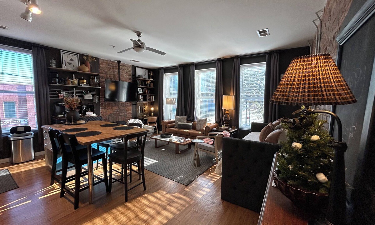MLK University Apartment | Speakeasy Cityscape Flat - Downtown Chattanooga