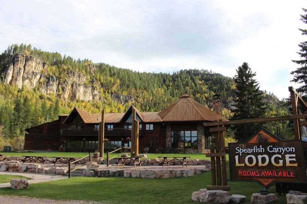 Savoy Hotel | Spearfish Canyon Lodge