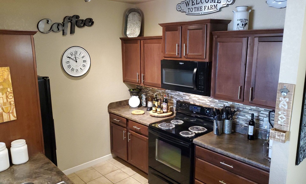 Southpoint Apartment | Special amenities (such as hot tub or deck)