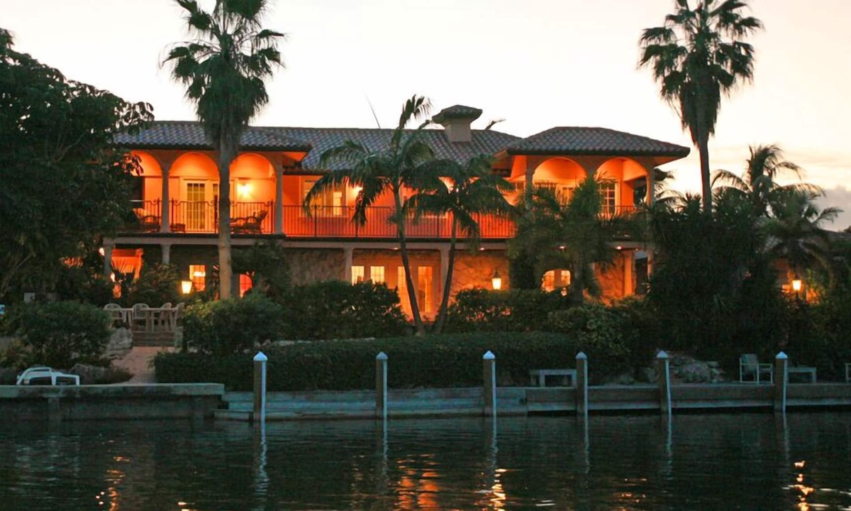 Marathon House | SPECIAL ! April 11 - 25 -2975 per week !