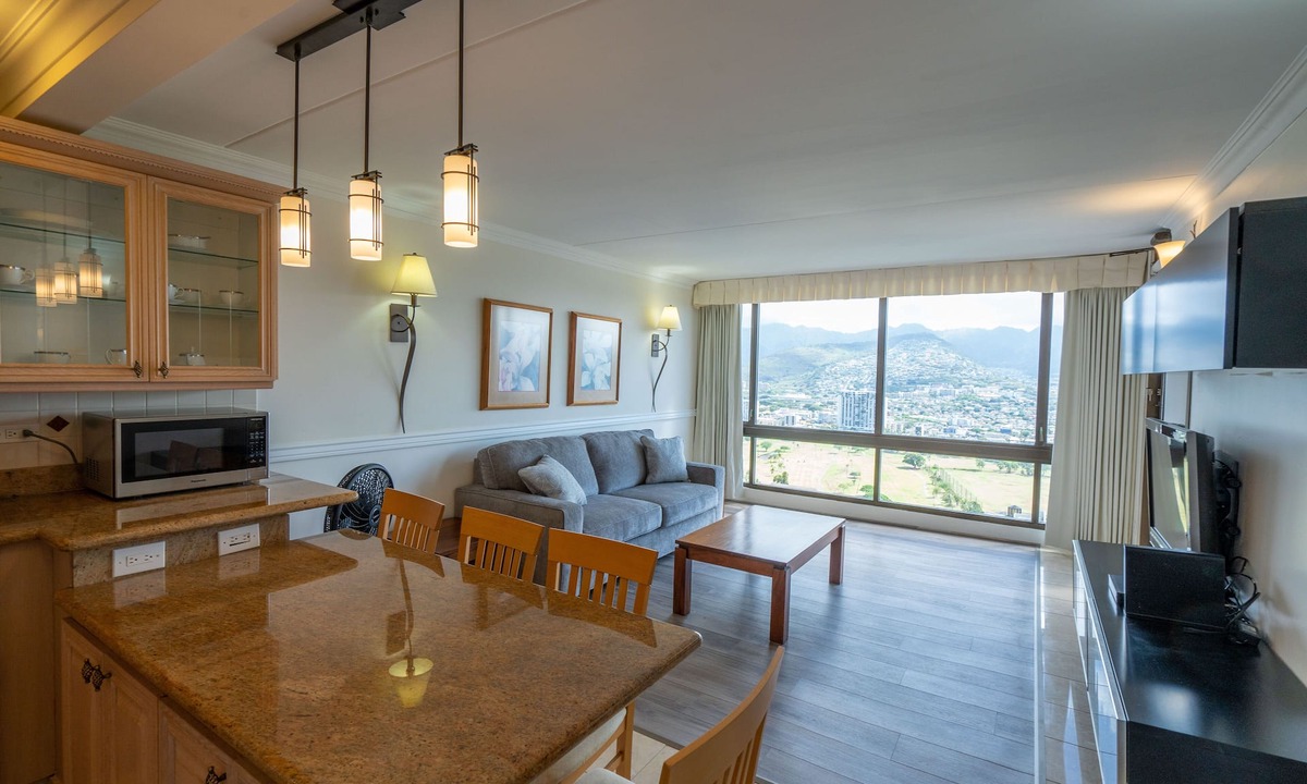 Waikiki Condo | Special Rate.Charming 1BD With Ko'olau Mountain Range View!