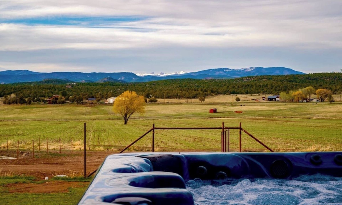 Ignacio House | Specials:Hottub|ChefsKitchen|Sleeps9:RusticRanch