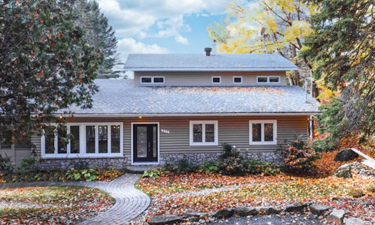 Prevost Cottage | Spectacular Lakefront! Bord du lac spectaculaire!