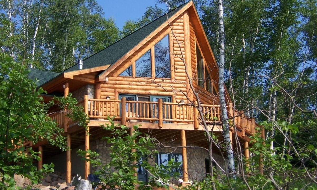 Two Harbors House | Spectacular 2600 Sq Ft Log Home on the Shores of Majestic Lake Superior