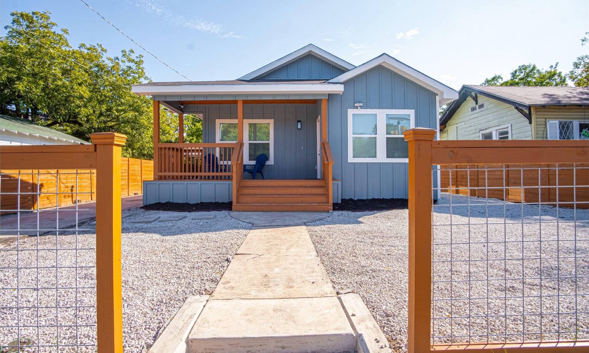 Eastside Promise Neighborhood Cottage | Spectacular Brand New 4br/2.5ba Near DT/Riverwalk