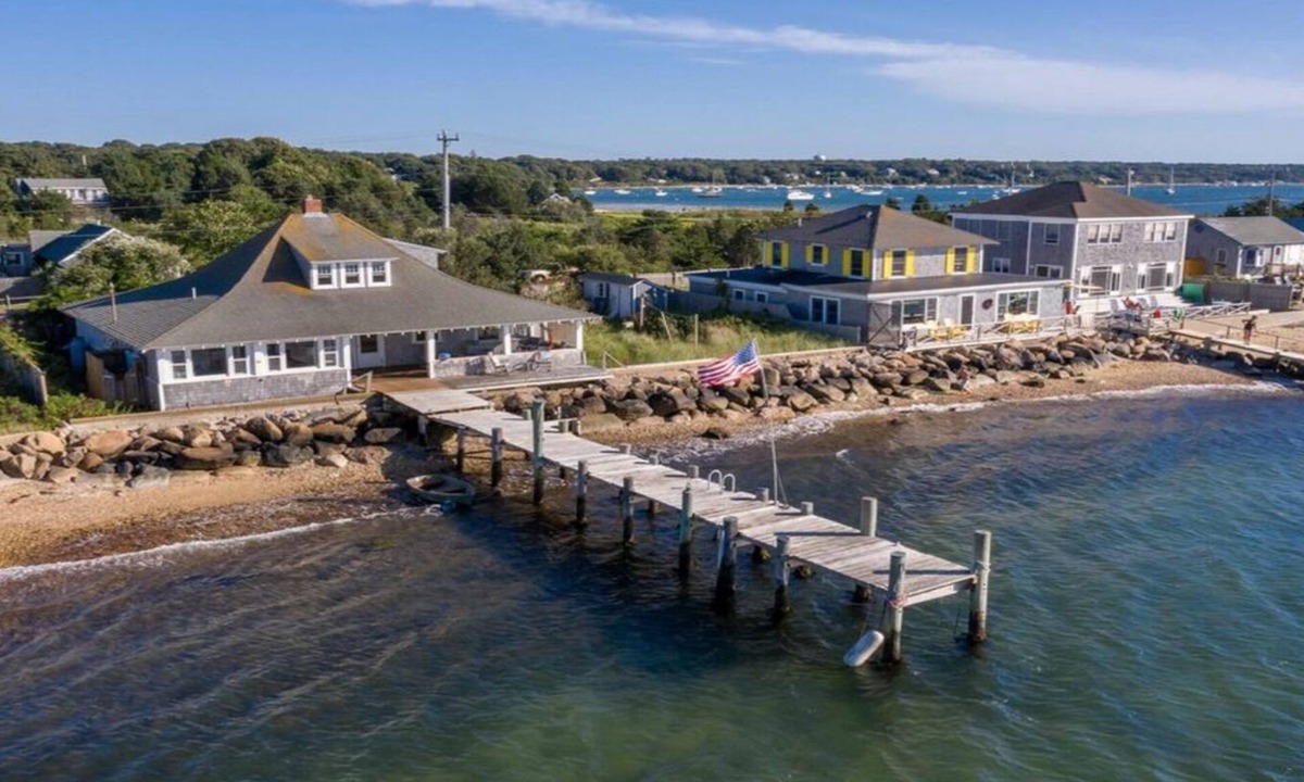 East Chop House | Spectacular Classic Waterfront Cottage