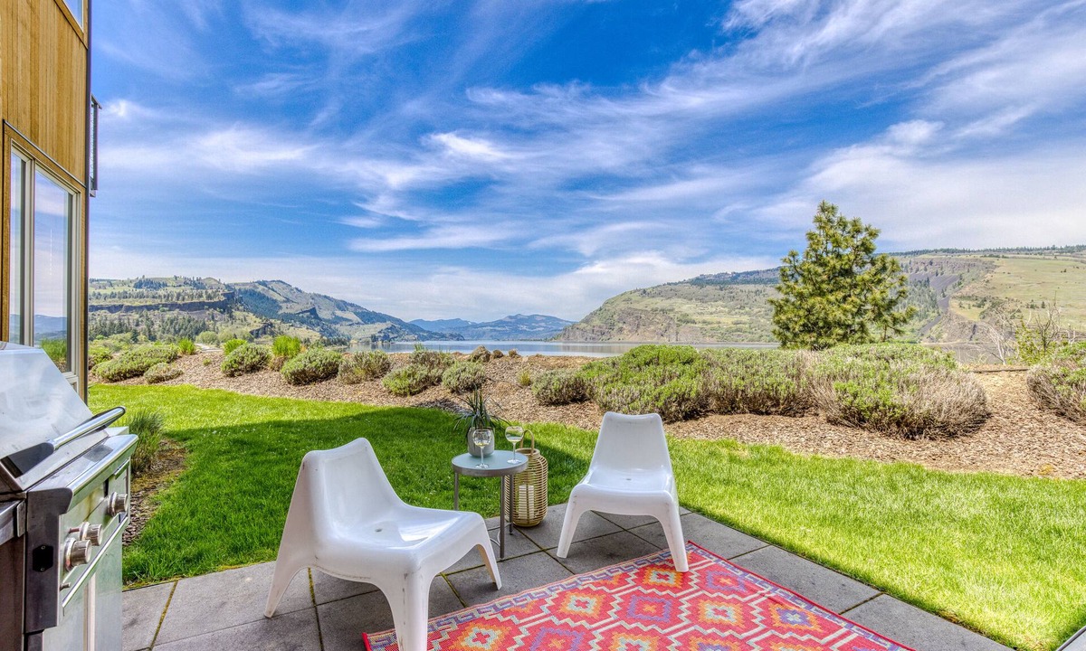 Mosier House | Spectacular Columbia River View + Easy Access To World Class Windsurfing/Kiting