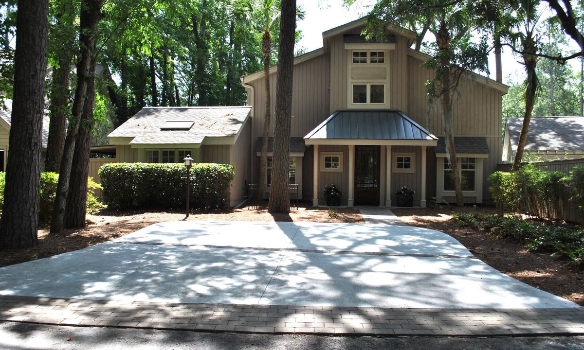 Sea Pines House | Spectacular Home with Pool in Harbour Town! Brand new kitchen! Fall specials !