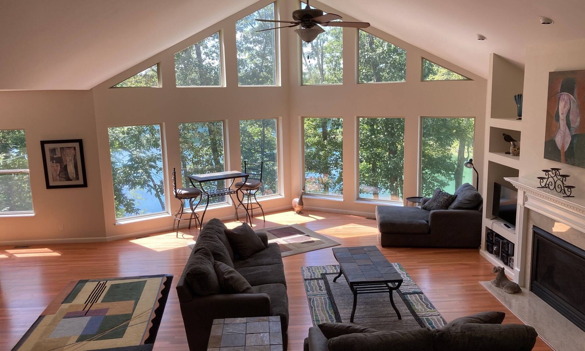 Innsbrook House | Spectacular Innsbrook House on Alpine Lake