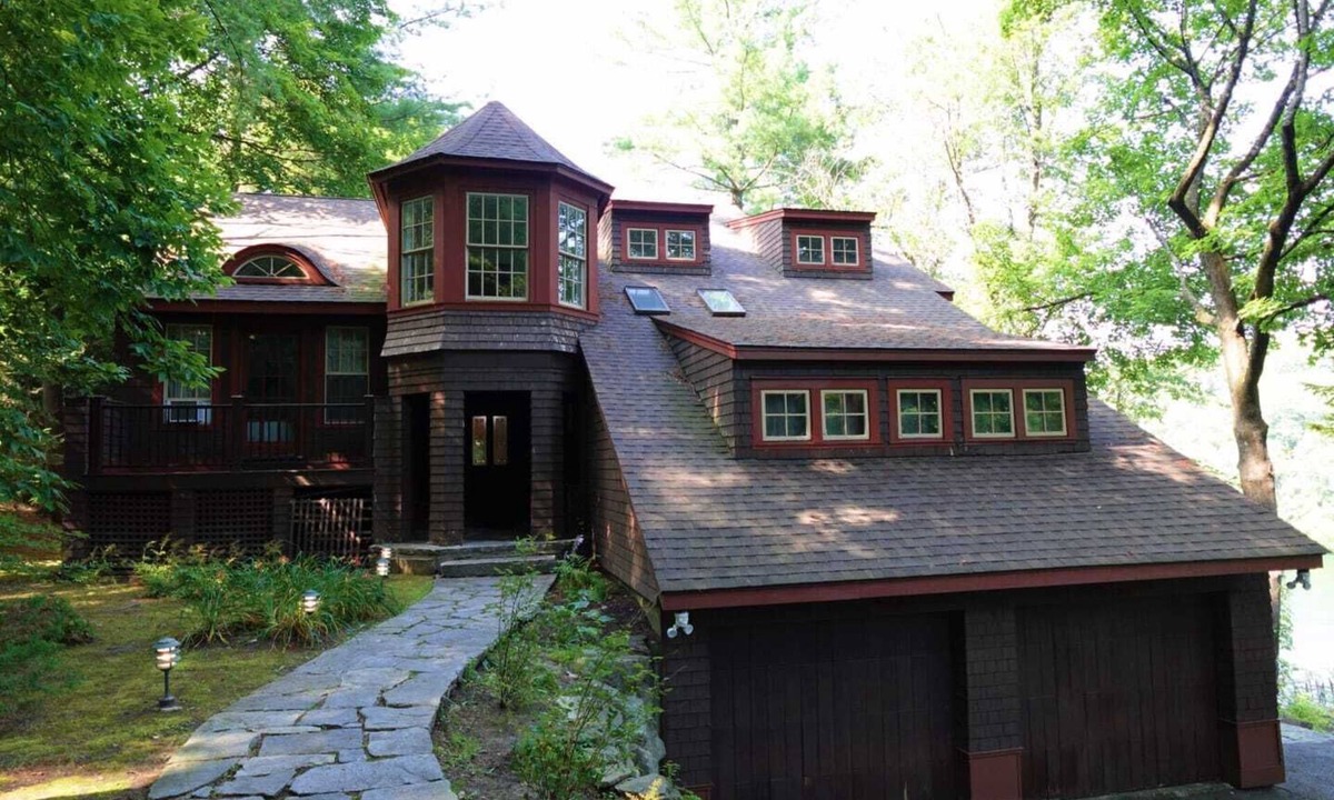New Milford House | Spectacular Lake front house