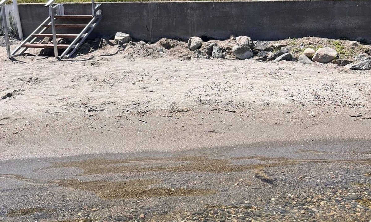 Oroville House | Spectacular Lake Front Home