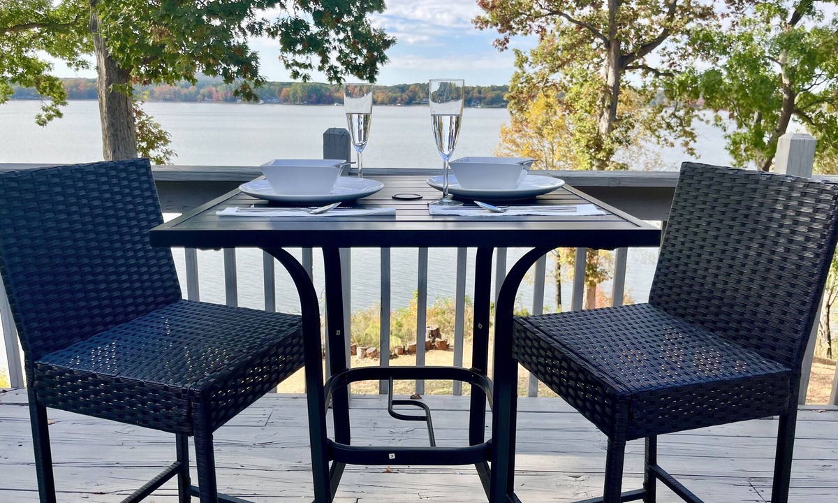 Bowling Green House | Spectacular Lake Oasis + Private Beach + Firepit