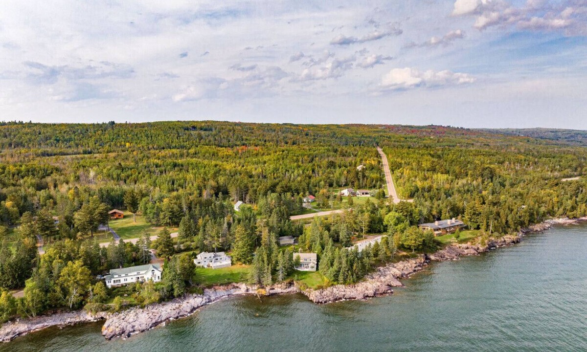 Two Harbors House | Spectacular lake view!