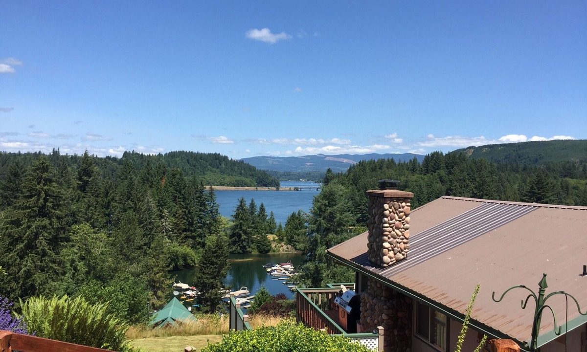 Mayfield House | Spectacular lake view!