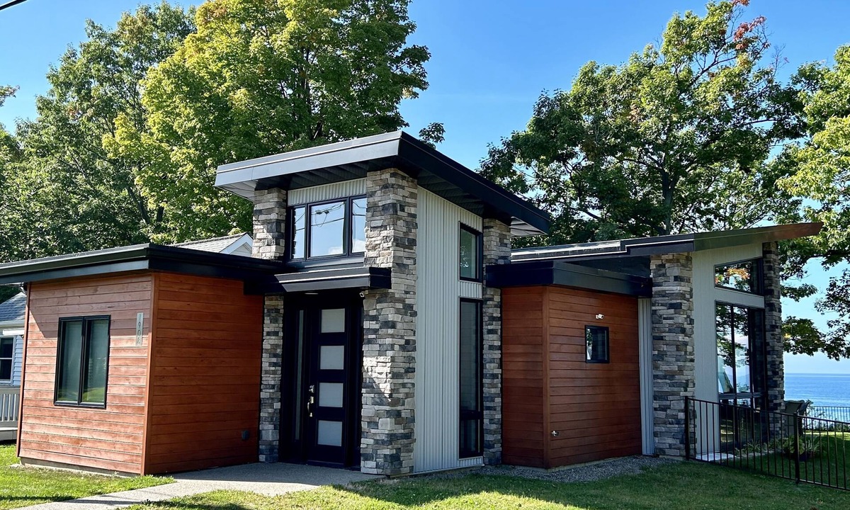 Silver Creek Cottage | Spectacular Lakehouse on water. Family friendly-lots of room. Close to Beaches!