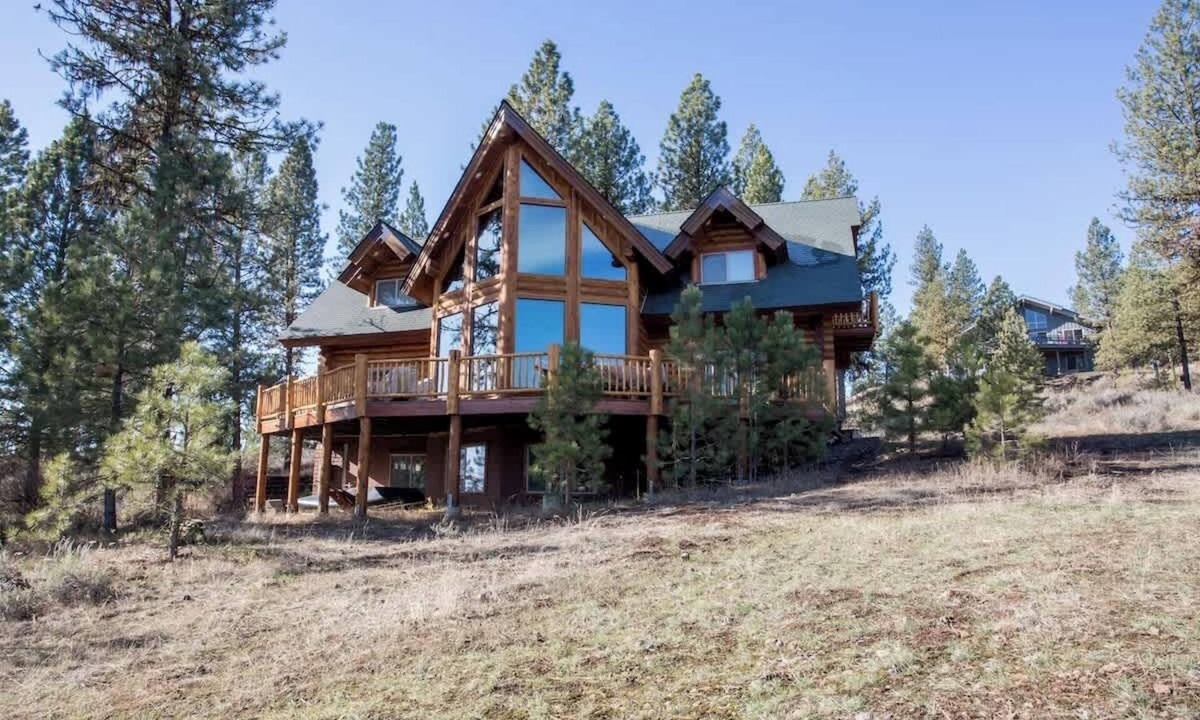 New Meadows House | Spectacular Mountain Getaway for Large Groups