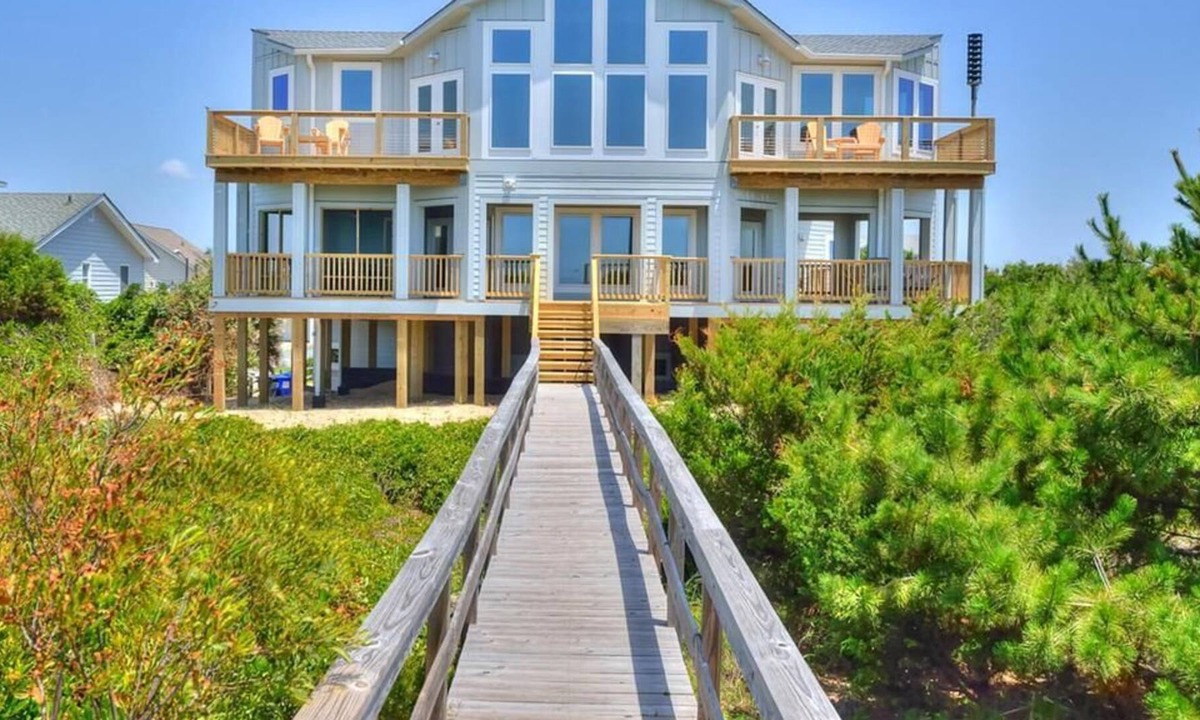 Caswell Beach House | Spectacular Oceanfront 7 BD/6 BA have Private Bath & King Bed/Sleeps 16