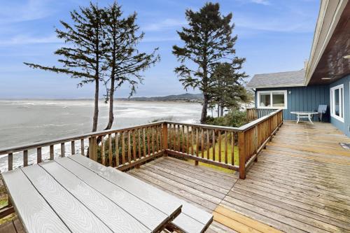 Seaside House | Spectacular Seaside Surf-View Home