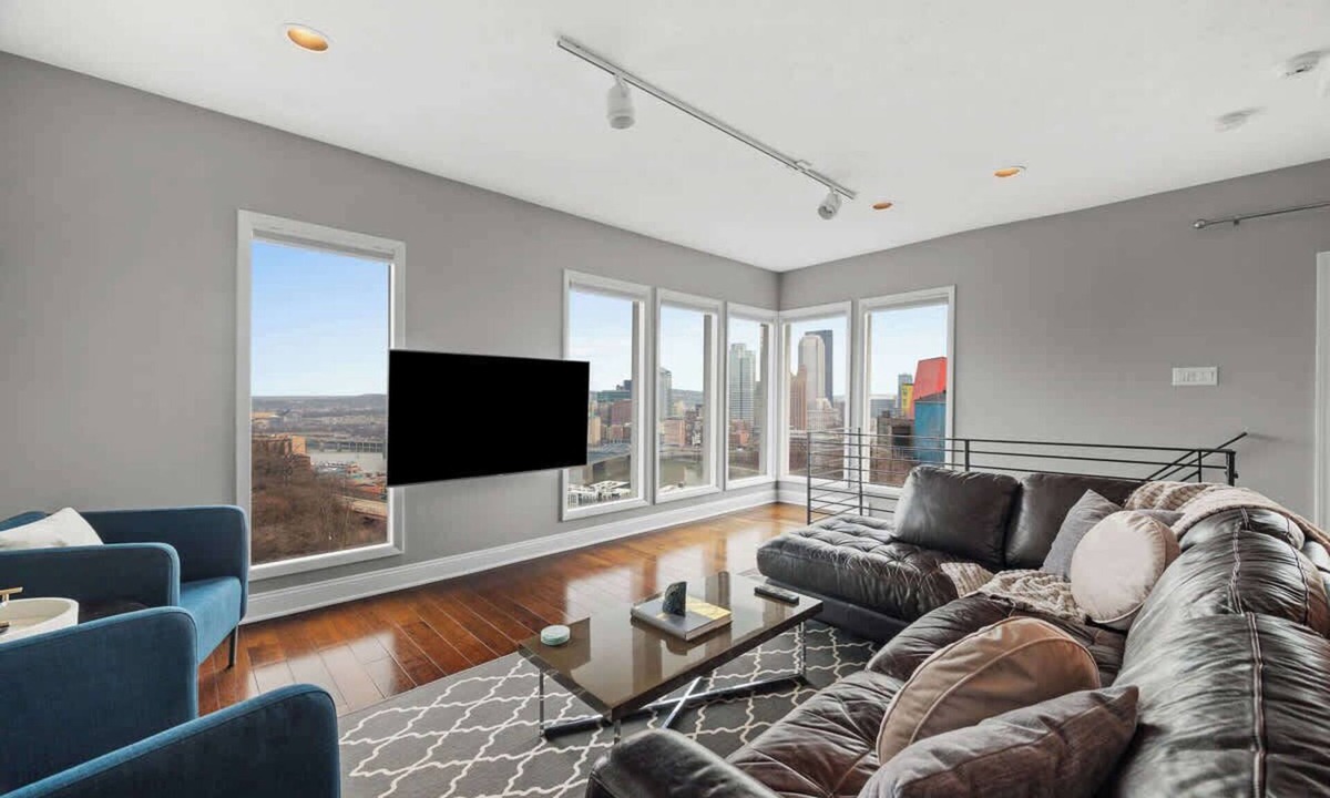 Mount Washington House | Spectacular Skyline Views - Luxury 2 Bedroom