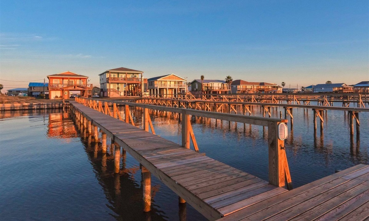 Rockport House | Spectacular sunsets and great fishing on Copano Bay!