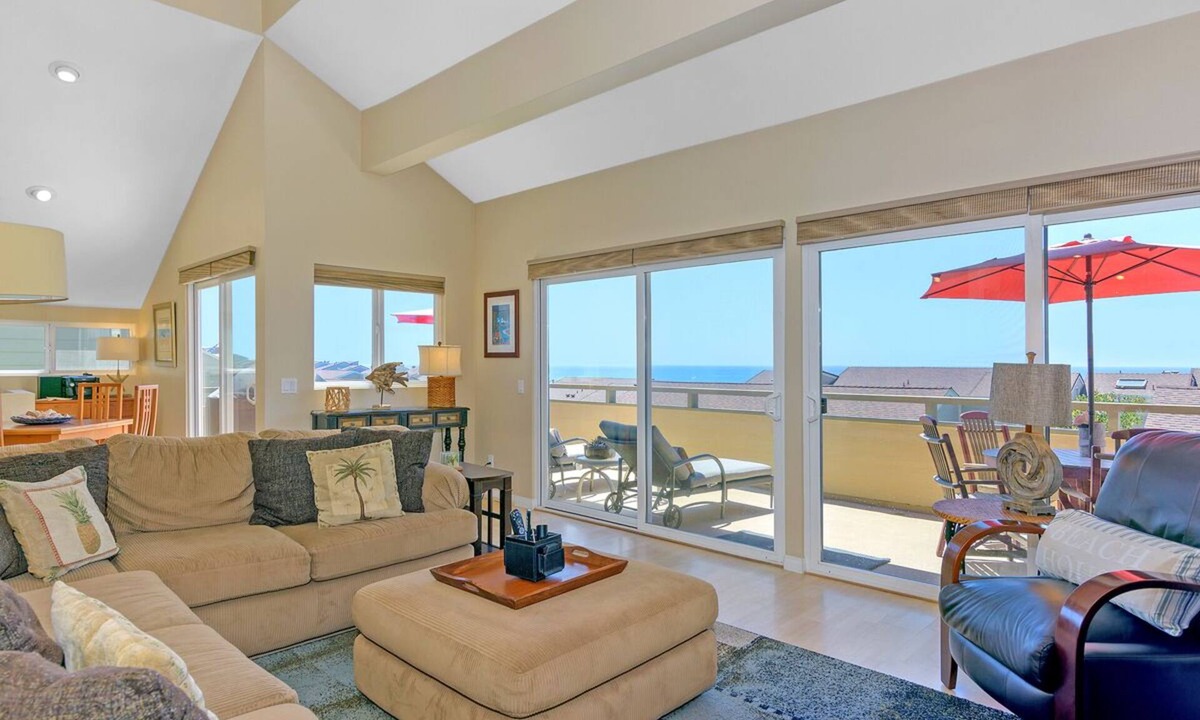 Encinitas House | Spectacular Sunsets in Seabluffe!