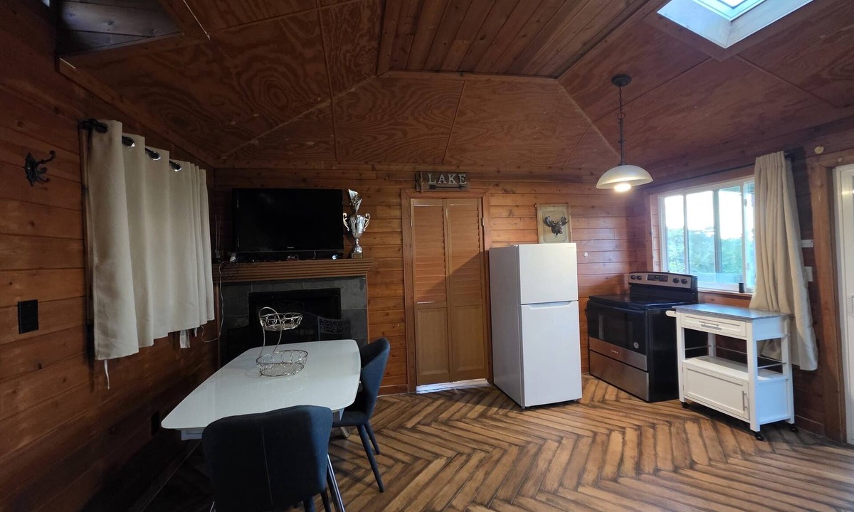 Cedar Hill Cabin | Spectacular View: PrivateBeautiful Studio Cabin-Close to Dallas FIFA Cup Stadium
