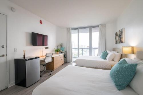Hallandale Beach Hotel | Spectacular View wBalcony Pool