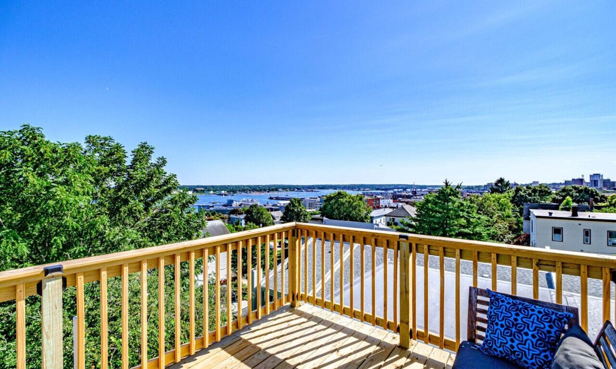 Munjoy Hill Apartment | Spectacular Views & Comforts of Home in Portland s Most Desirable Neighborhood