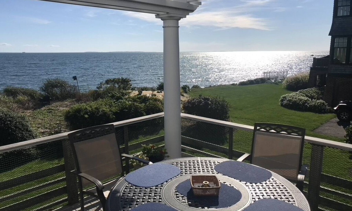Waterford House | Spectacular views from our comfortable beachfront home!
