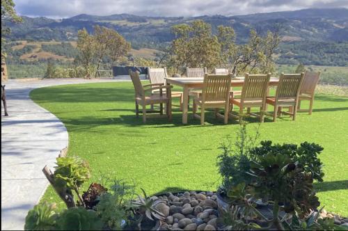 Cloverdale House | Spectacular vineyard views