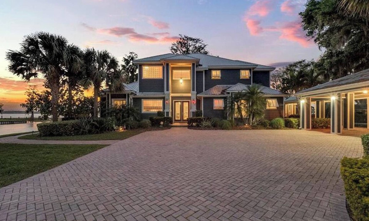 Winter Haven House | Spectacular Waterfront Home in Winter Haven