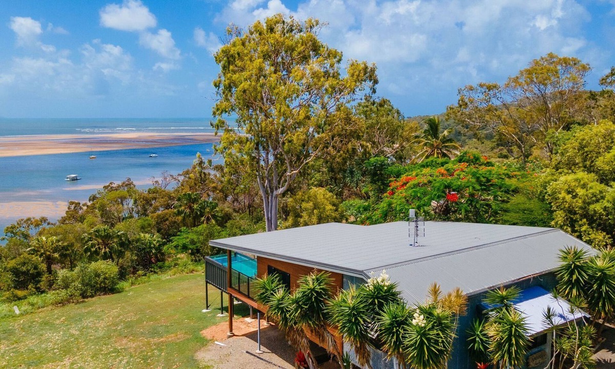 Seventeen Seventy House | SPEEDYS SHACK 1770 - panoramic ocean & bay views