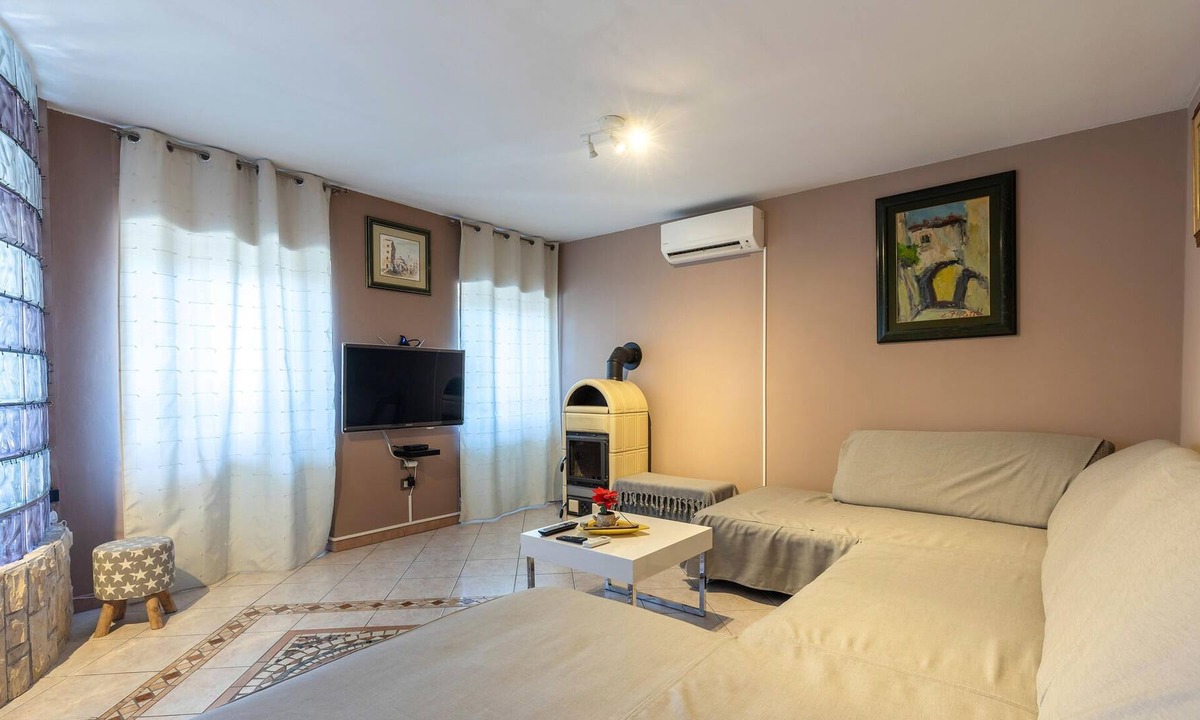 Sodici Apartment | Spend a pleasant vacation with your pets in this apartment in Kostrena.
