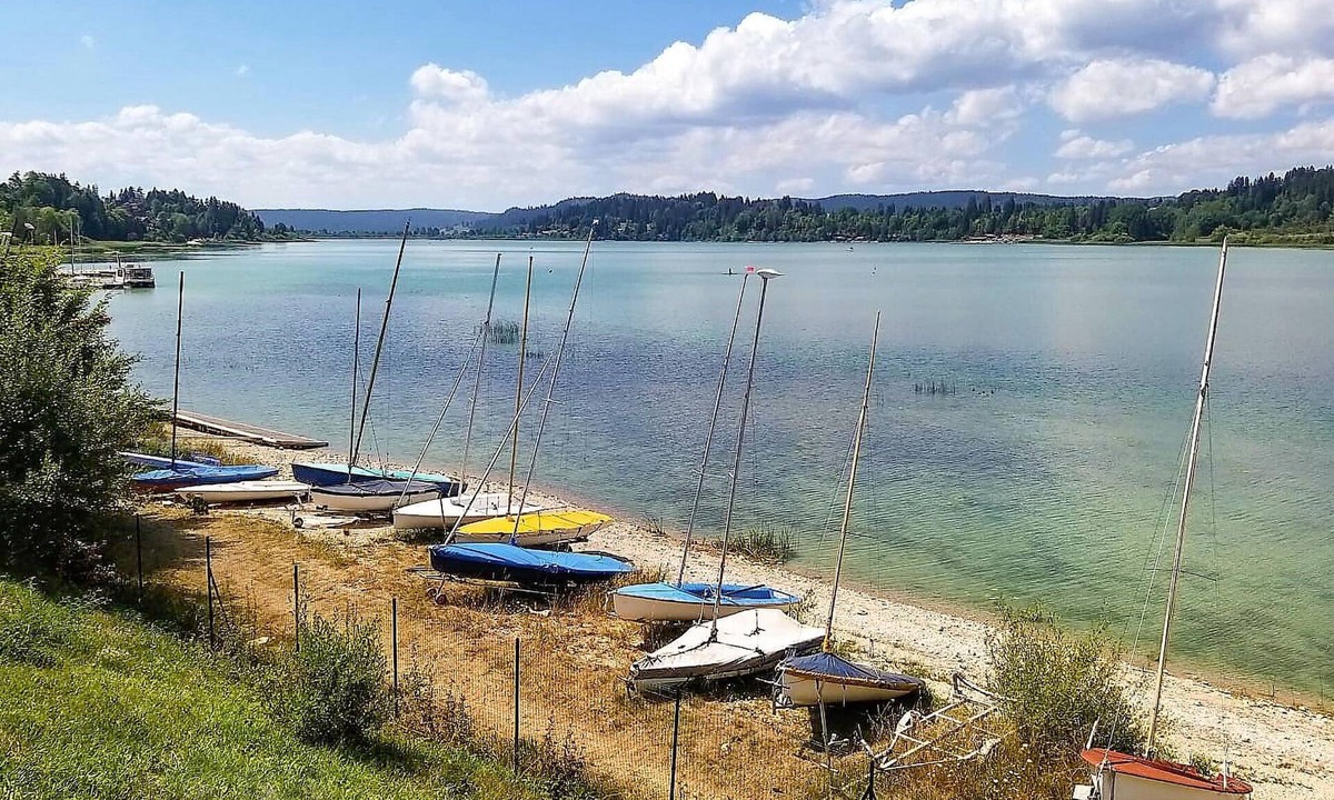 Chasnans House | Spend a relaxing vacation in this inviting cottage!