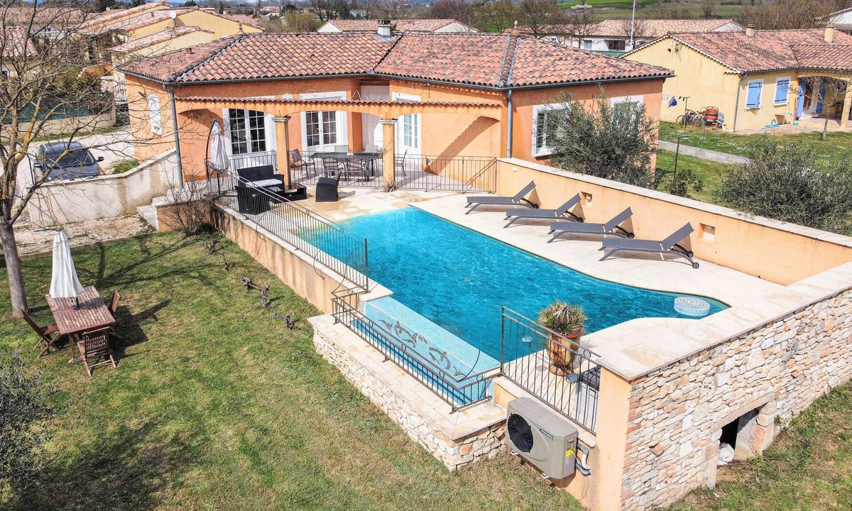 Saint-Denis House | Spend a relaxing vacation in this comfortable house in a quiet location.