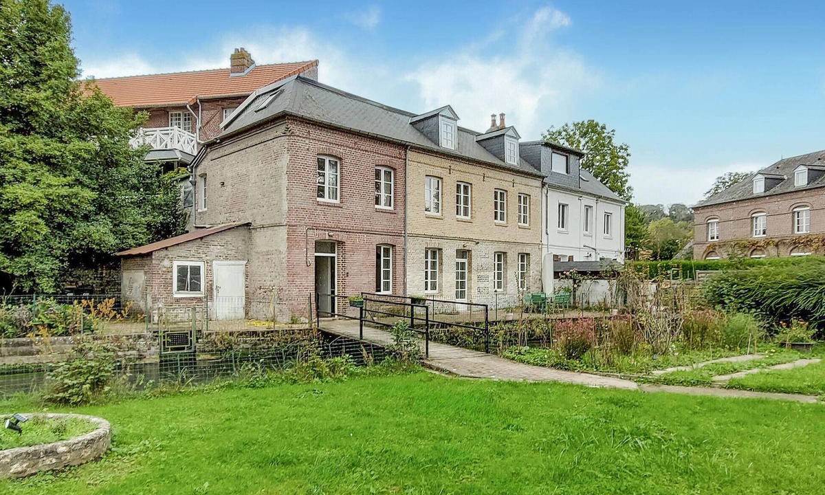Martin-Eglise House | Spend a wonderful vacation in a comfortable vacation home with historical flair.