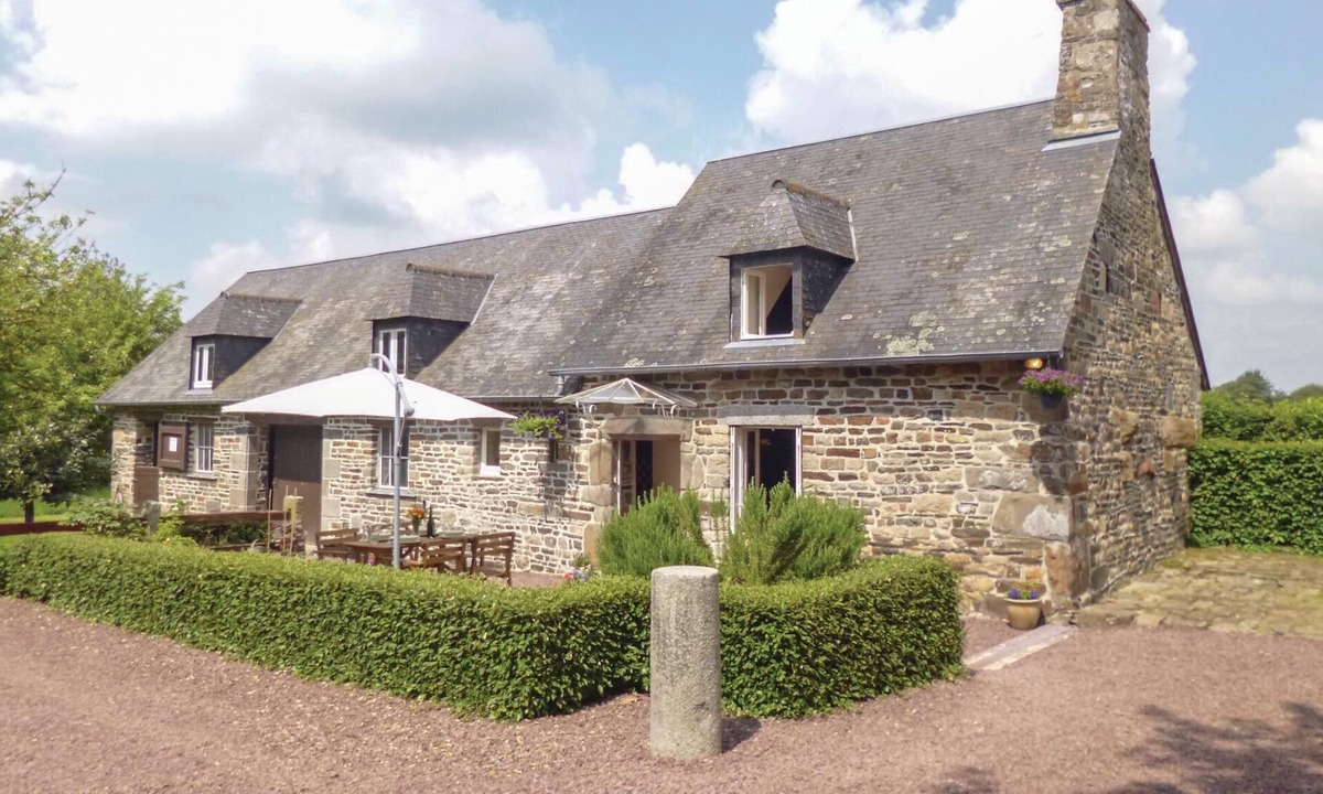 Viessoix House | Spend a wonderful time in this very comfortable house half.