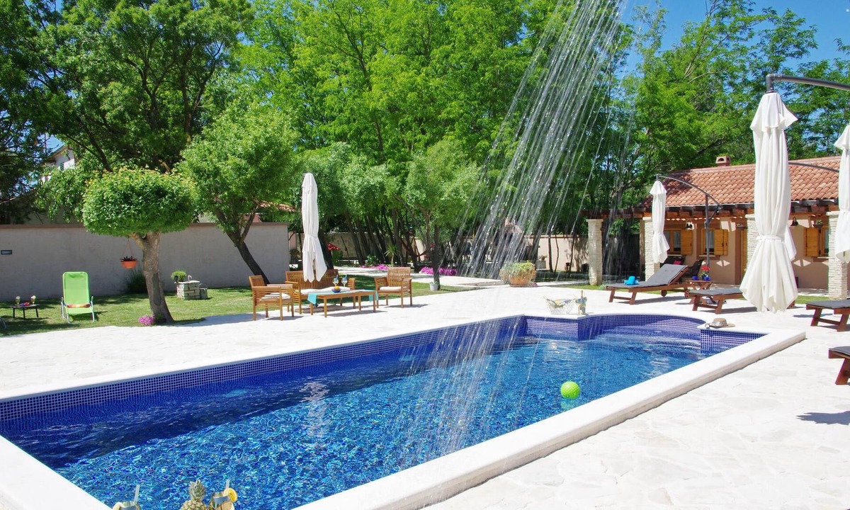 Brisevo House | Spend an unforgettable summer vacation with your loved ones at this well-maintained property with tw